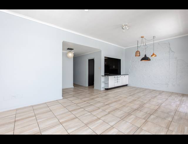 3 BEDROOM HOUSE RENTED IN SEA POINT